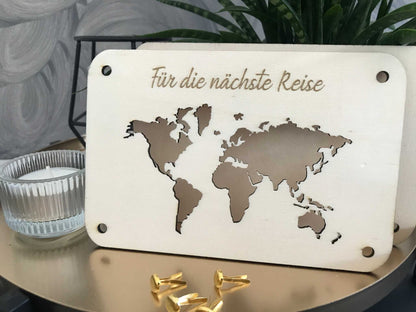 Stilvolle Geldkarte "Für die nächste Reise" mit Weltkarten-Design, dekorativ verpackte Geschenkidee.
