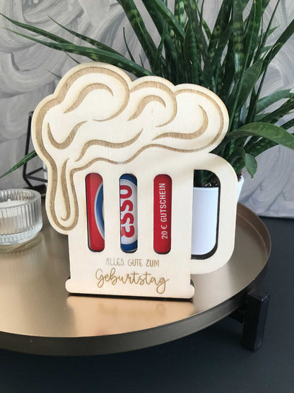 Gutscheinbox aus Holz in Bierkrug-Form für kreative Geschenkverpackung.