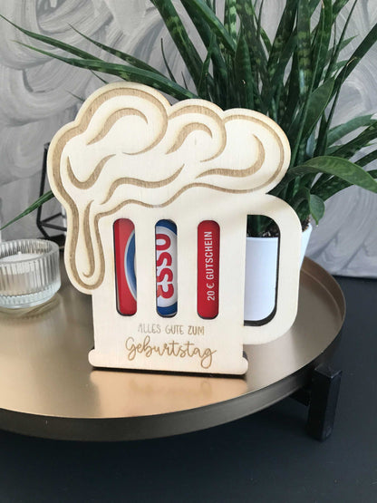 Holz-Gutscheinbox in Bierglasform für kreative Geschenkverpackung.