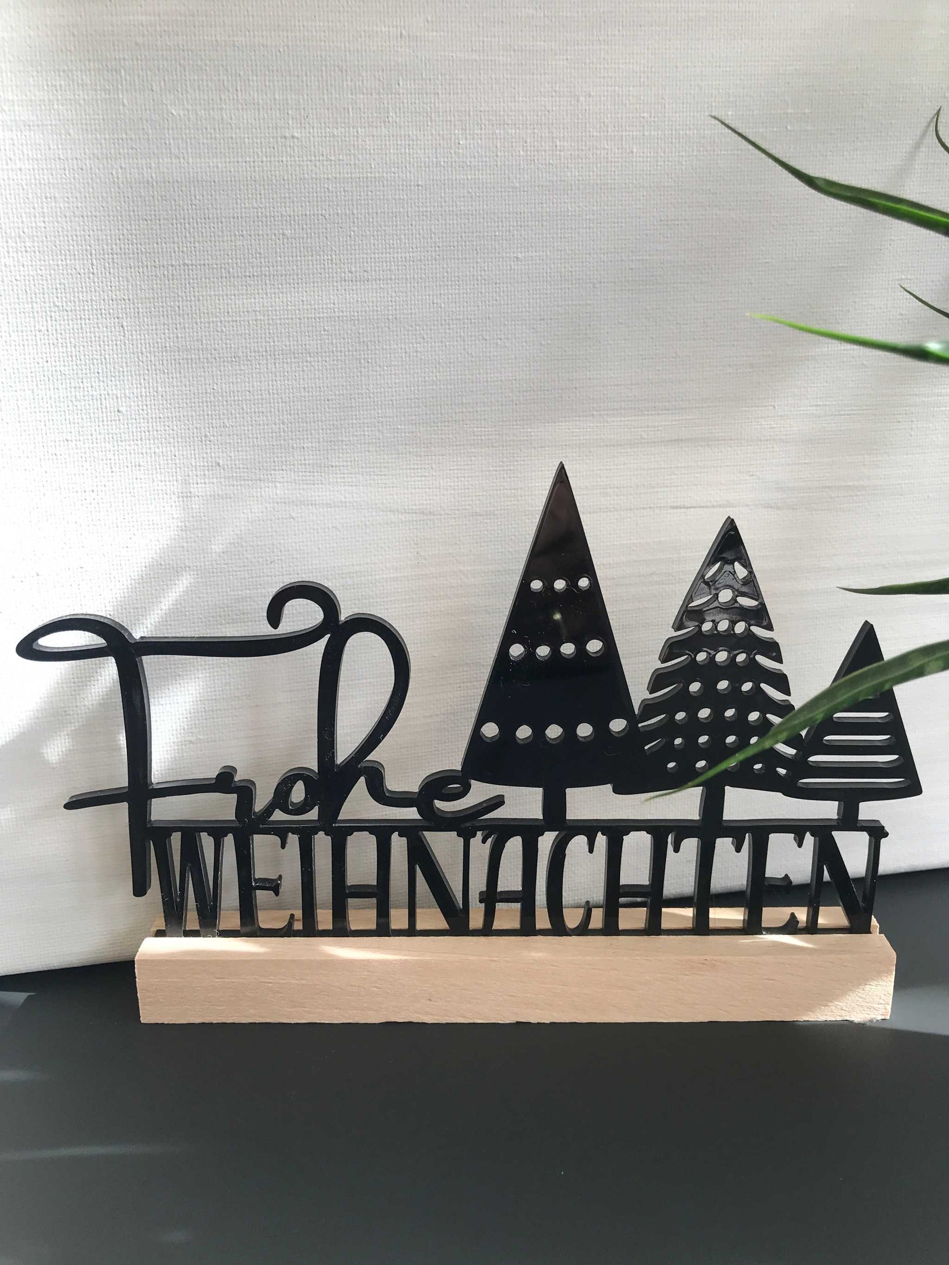 Weihnachtsdekoration "Frohe Weihnachten" aus Acryl und Holzklötzchen, stilvolle Winterdeko.