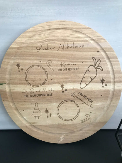 Weihnachtsteller aus Holz mit Gravur für Nikolaus, Durchmesser 24 cm, dekorativ, natürliche Holzmaserung.