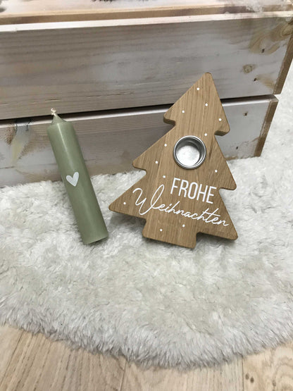Kerzenhalter in Tannenbaum-Form aus Eichenholz mit Stabkerze, natürliche Weihnachtsdekoration.