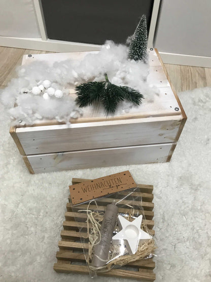 Weihnachtsgeschenk Kerze Geschenkset mit Kerzenständer und Dekoration in Geschenkbox.