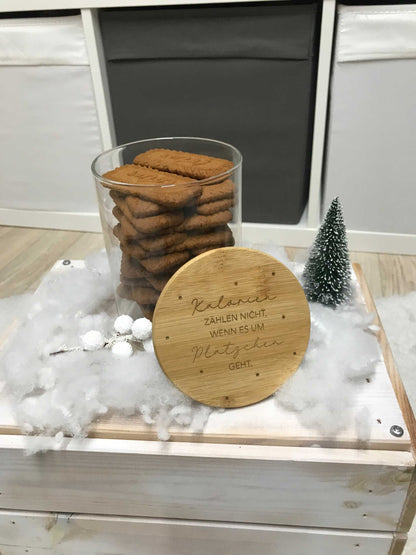 Keksdose aus Glas mit Bambusdeckel, 900 ml, gefüllt mit Keksen, ideal für stilvolle Aufbewahrung.
