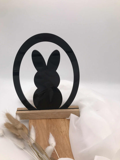 Osterdekoration aus Acryl und Holz mit Hasenmotive, stilvolle Osterdeko.