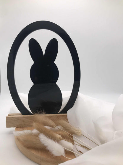 Osterdekoration aus Acryl mit Holzklötzchen, festlicher "Frohe Ostern" Schriftzug.