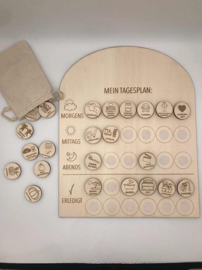Holz-Tagesplan für Kinder mit 28 Routineplättchen und Tagesablauf-Organisation.