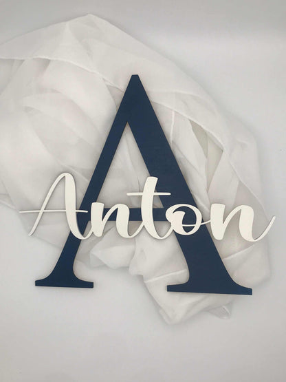 Türschild Kinderzimmer personalisierbar, Holzbuchstabe mit Name, kinderfreundliches Design.