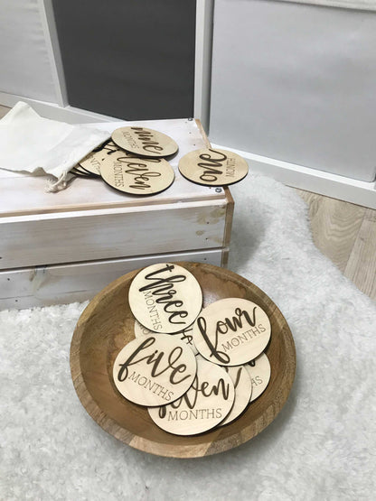 Meilenstein aus Holz für Babyfotos | Monatlicher Meilensteinma