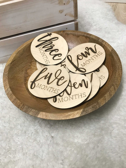 Meilenstein aus Holz für Babyfotos | Monatlicher Meilensteinma