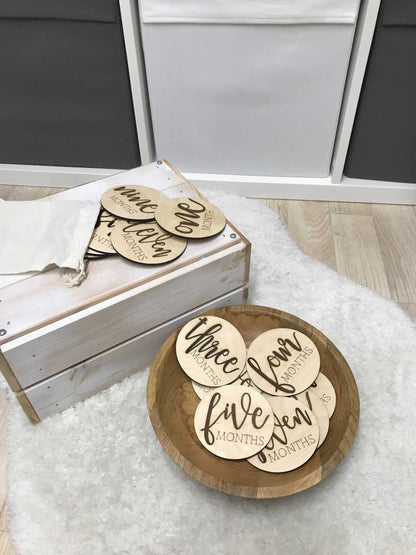 Meilenstein aus Holz für Babyfotos | Monatlicher Meilensteinma