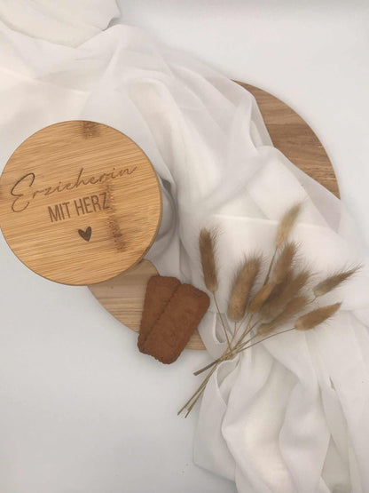 Abschiedsgeschenk Vorratsglas für Erzieherin mit Gravur und Bambusdeckel.