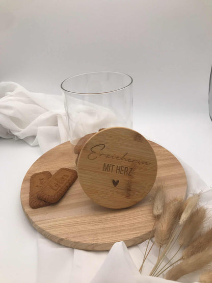 Vorratsglas Abschiedsgeschenk für Erzieherin mit personalisiertem Bambusdeckel.