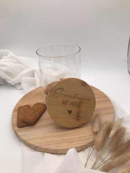 Vorratsglas mit Bambusdeckel als persönliches Geschenk für Erzieherin oder Tagesmutter, ideal für Kindergarten und Grundschule Abschiede.