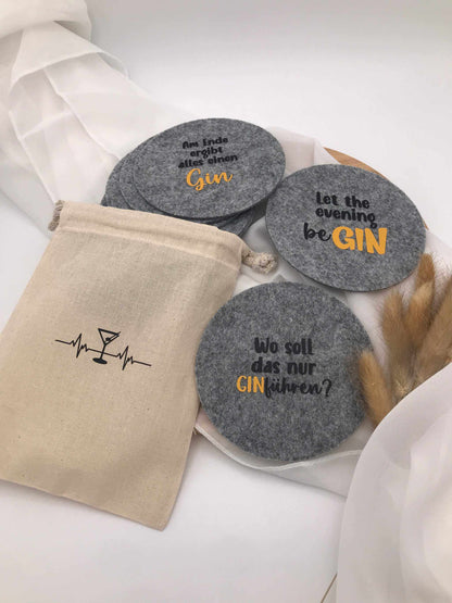 Filzuntersetzer mit Gin-Sprüchen, ideal für Mädelsabende, Geburtstag oder Junggesellinnenabschied, elegante Tischdekoration in Grau.
