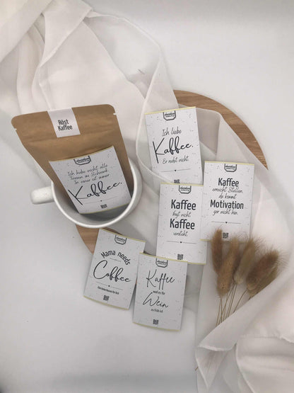 Kaffeetasse "Mama ist die Beste" aus Keramik, Geschenkset mit stilvollem Design und personalisierbarer Gravur, perfekt als Geschenk für besondere Anlässe.