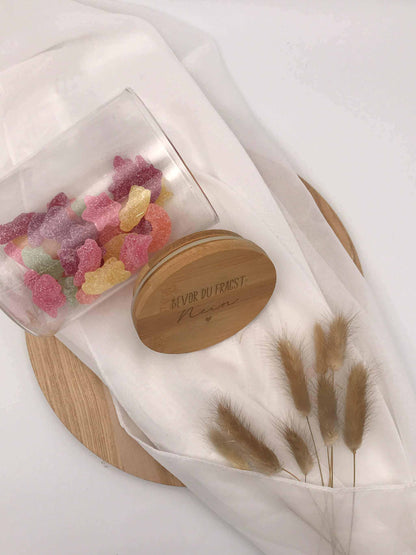 Vorratsdose mit Bambusdeckel, 900 ml, ideal für Süßigkeiten; stilvolles Design mit inspirierenden Sprüchen.