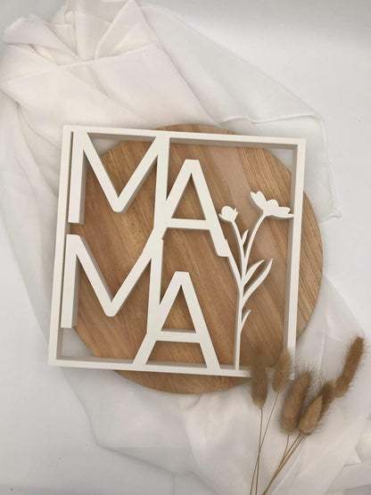 3D-gedruckter Mama-Schriftzug als dekoratives Geschenk zum Muttertag, ca. 21x21cm.