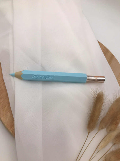 3D-gedruckter Buntstift zur Einschulung mit geheimem Fach für Geld, ideal als kreatives Geschenk für Schulanfänger.