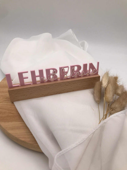 3D-gedruckter Dekoaufsteller „Lehrerin mit Klasse“ auf Holzsockel, handgefertigtes Geschenk zum Schulabschluss