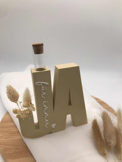 3D-gedrucktes „Ja“ Geldgeschenk in Beige mit Reagenzglas und Dekoration als moderne Hochzeitsdeko