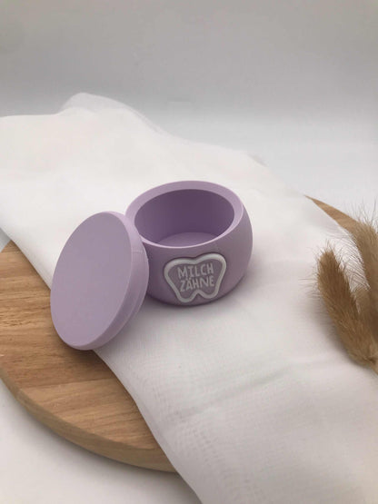 rosa Milchzahndose aus 3D-Druck aus biologisch abbaubarem PLA zur Aufbewahrung erster Kinderzähne mit sicherem Deckel