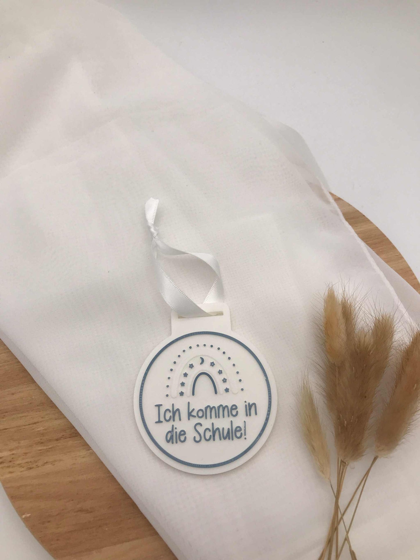 3D-gedruckte Einschulungsmedaille mit Spruch "Ich komme in die Schule" als Geschenk zum Schulanfang
