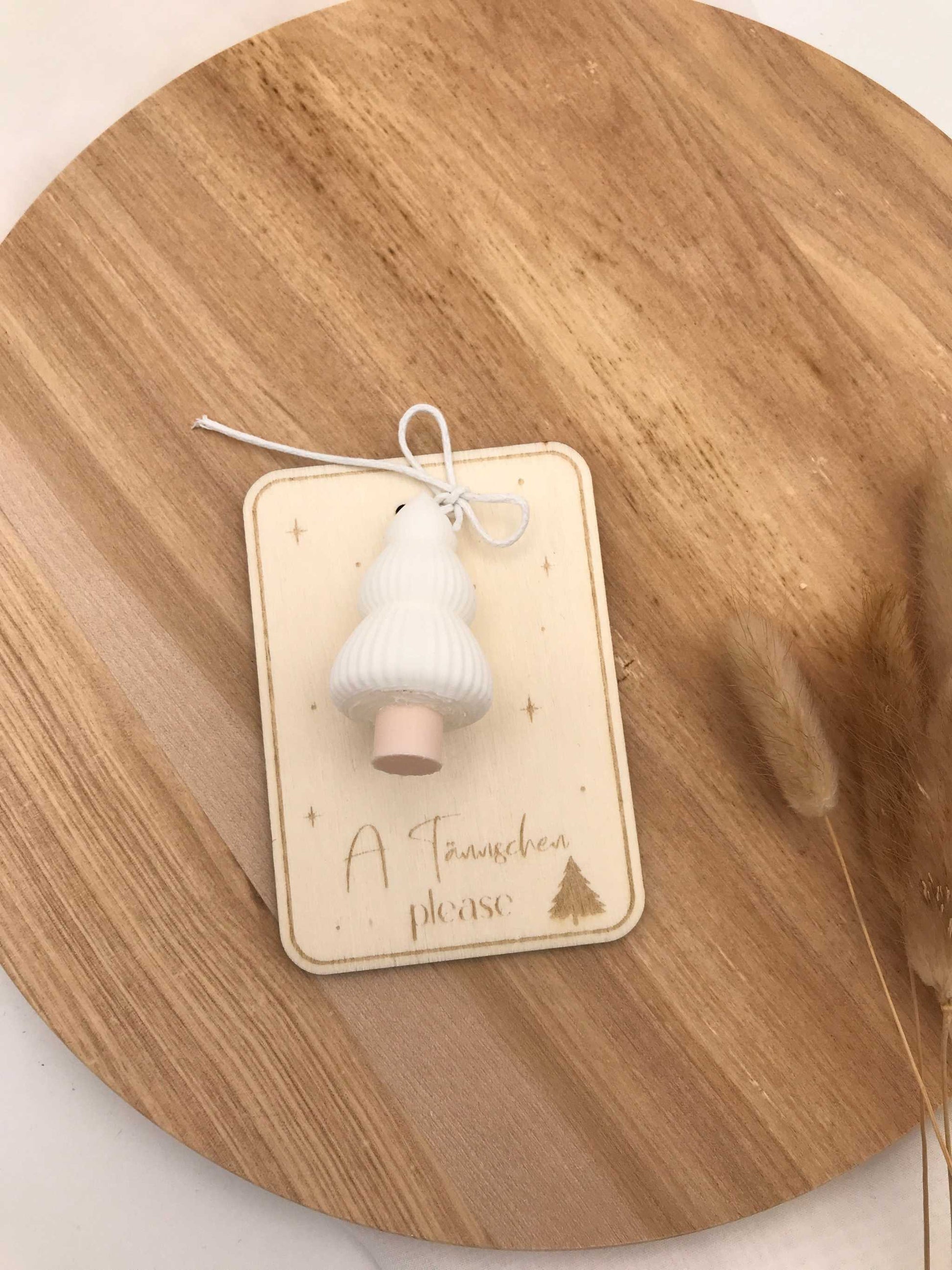 Schlüsselanhänger mit 3D-gedrucktem Tannenbaum und Holzschild "A Tännschen please" als weihnachtliches Accessoire