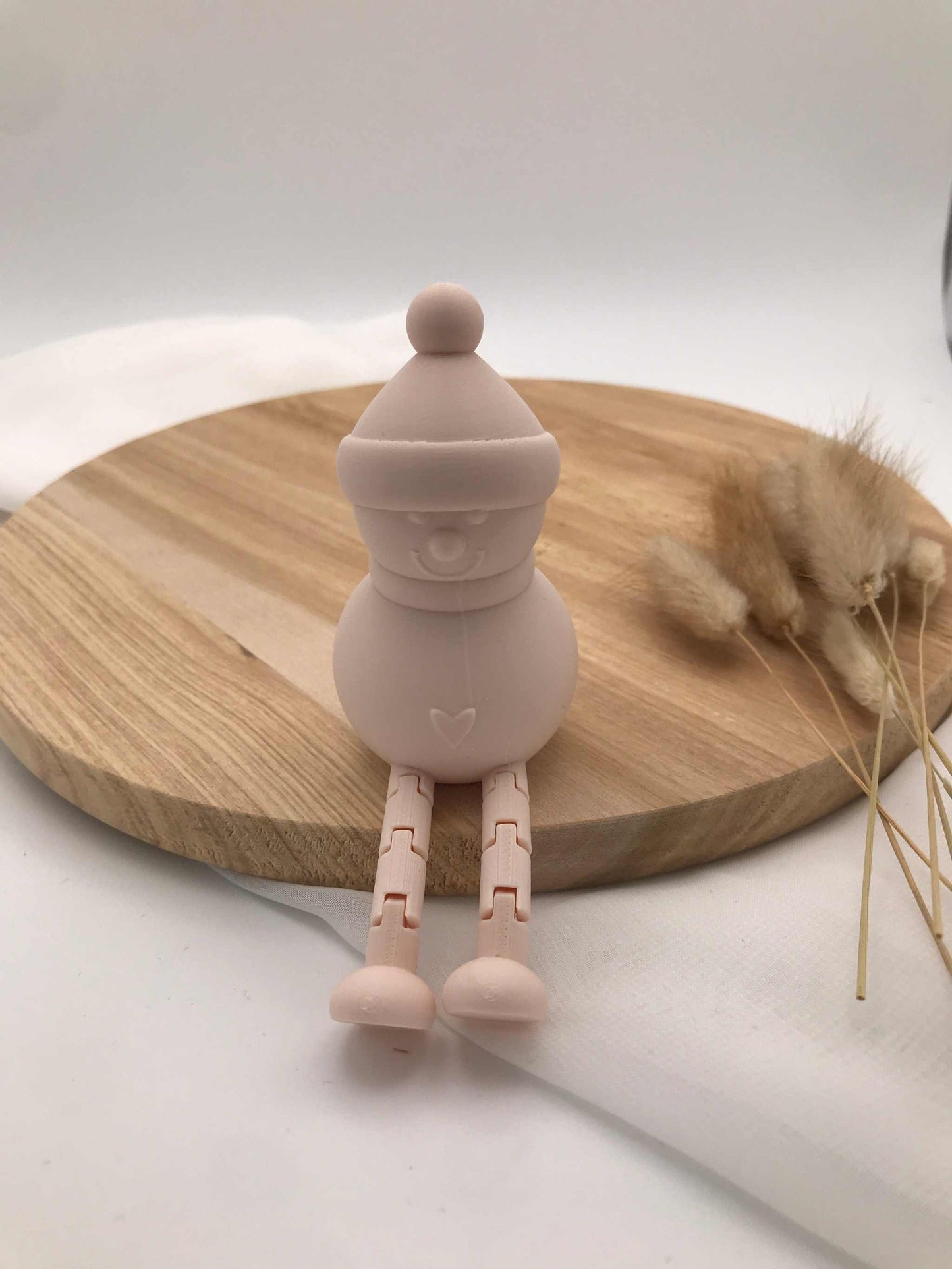 Schneemann Deko Figur aus 3D-Druck PLA mit beweglichen Gelenkbeinen in zartem Rosa für Weihnachtsdekoration