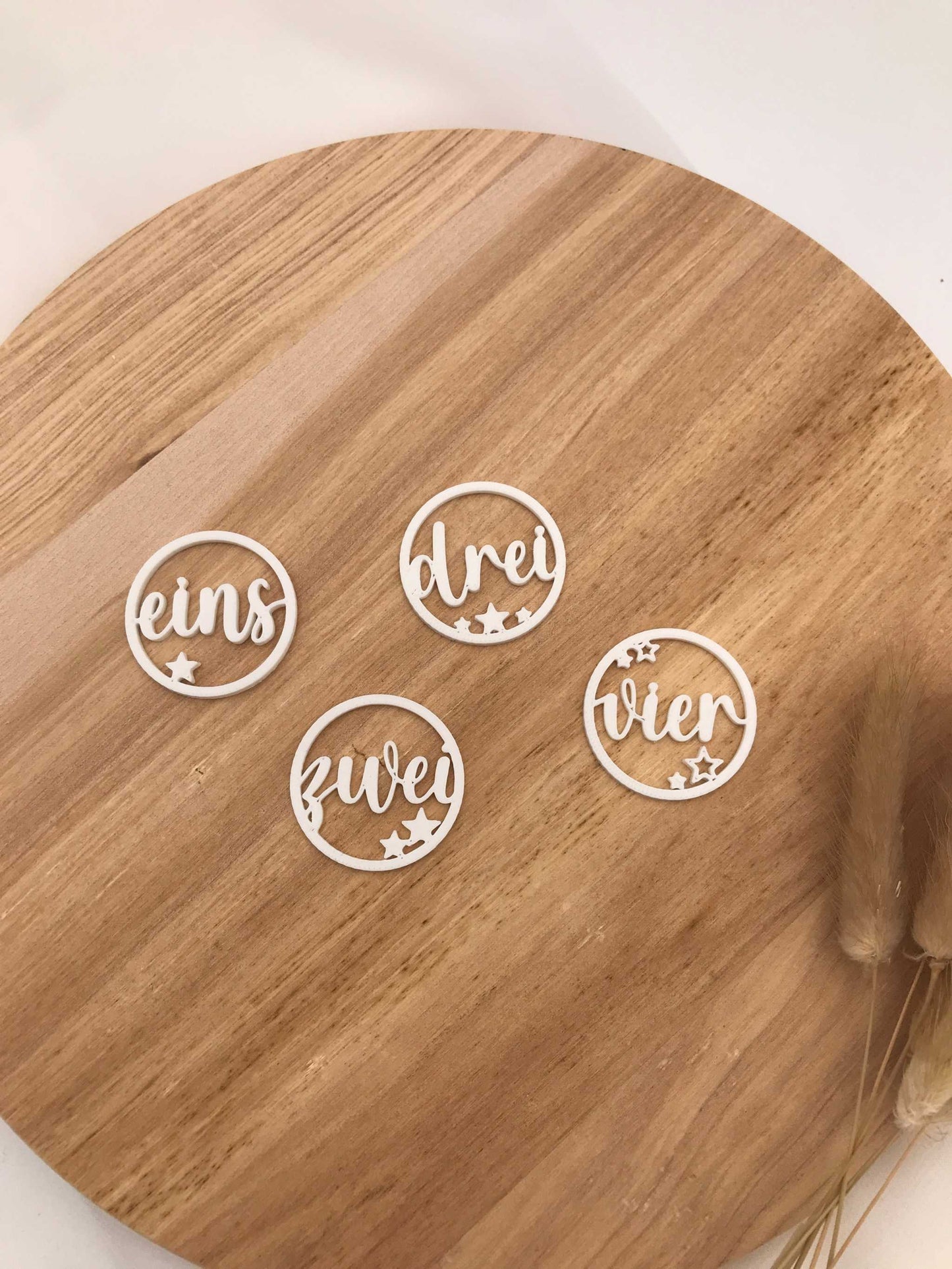 Weißer Adventskranz Anhänger Zahlen Set 1-4 aus 3D-Druck zum Selbstgestalten, klein und groß
