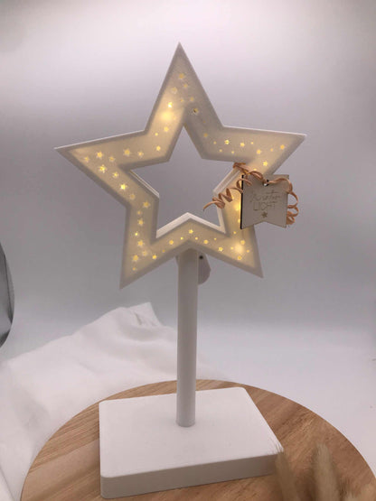 Handgemachte Stern Lampe aus PLA mit warmweißem LED-Licht, nachhaltige Weihnachtsdeko stehend und auf Stab in 3D-Druck