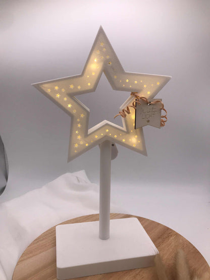 Handgemachte Stern Lampe aus PLA mit warmweißem LED-Licht, nachhaltige Weihnachtsdeko stehend und auf Stab in 3D-Druck