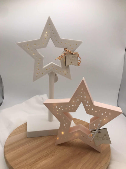 Handgemachte Stern Lampe aus PLA mit warmweißem LED-Licht, nachhaltige Weihnachtsdeko stehend und auf Stab in 3D-Druck