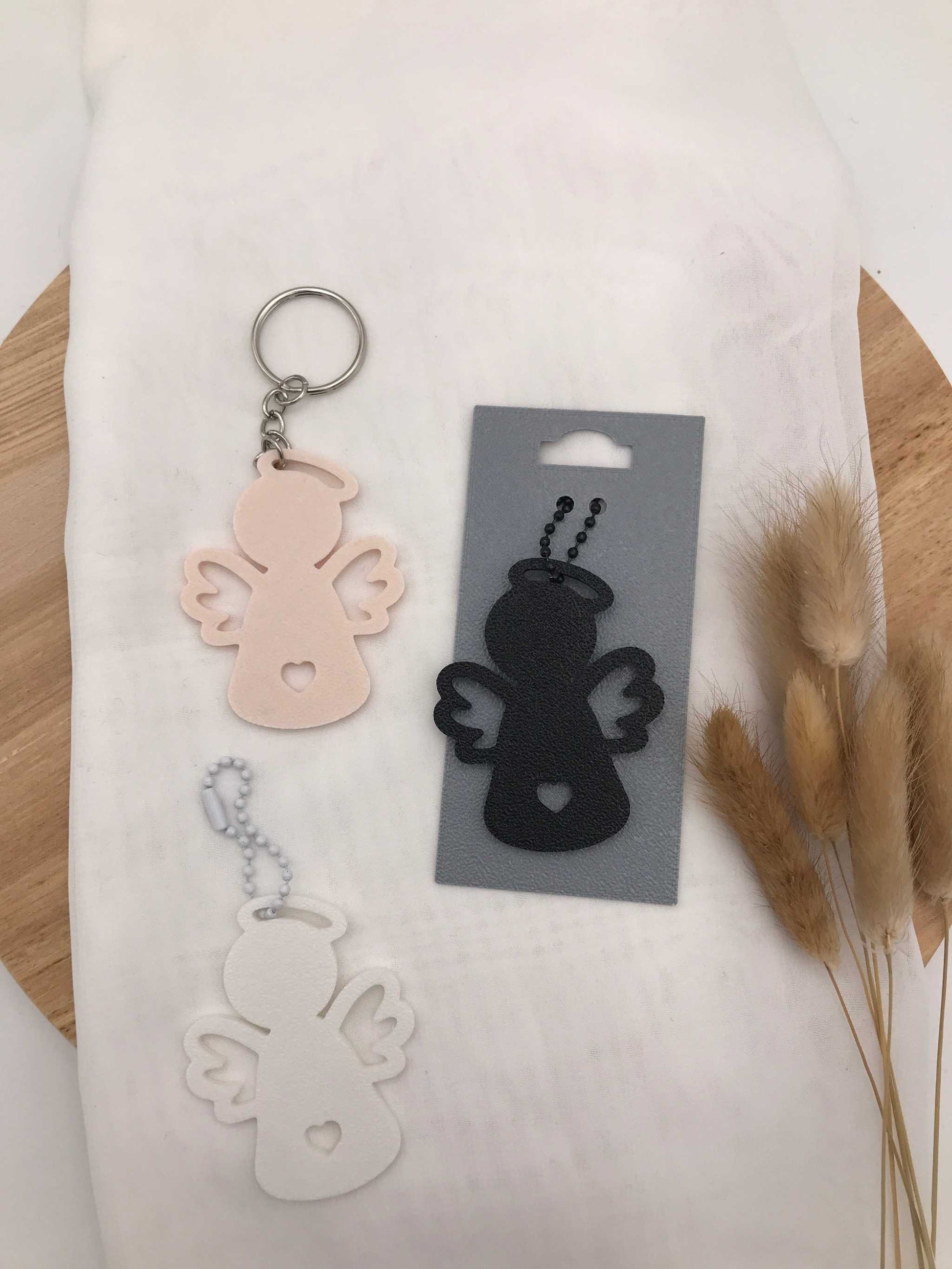 Engel Schlüsselanhänger aus nachhaltigem PLA in drei Farben als Schutzengel Geschenk und Accessoire