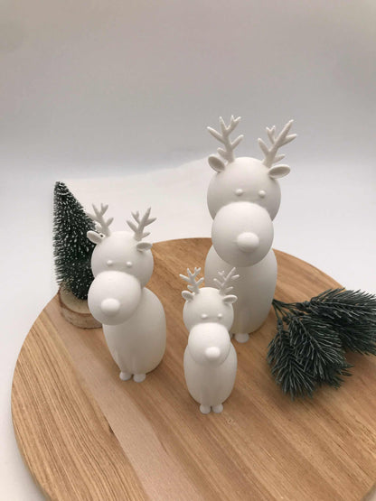 3D-gedruckte weiße minimalistische Rentiere aus PLA in drei Größen als nachhaltige Weihnachtsdekoration
