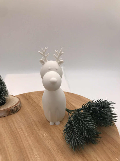 3D-gedruckte weiße minimalistische Rentiere aus PLA in drei Größen als nachhaltige Weihnachtsdekoration