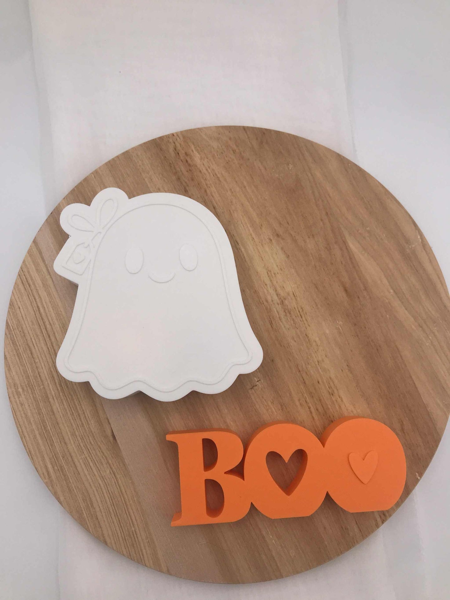 3D-Druck Deko „BOO“ mit süßem Geist inkl. Ballonlicht – Halloween Deko modern & niedlich | Herbstdeko für Zuhause