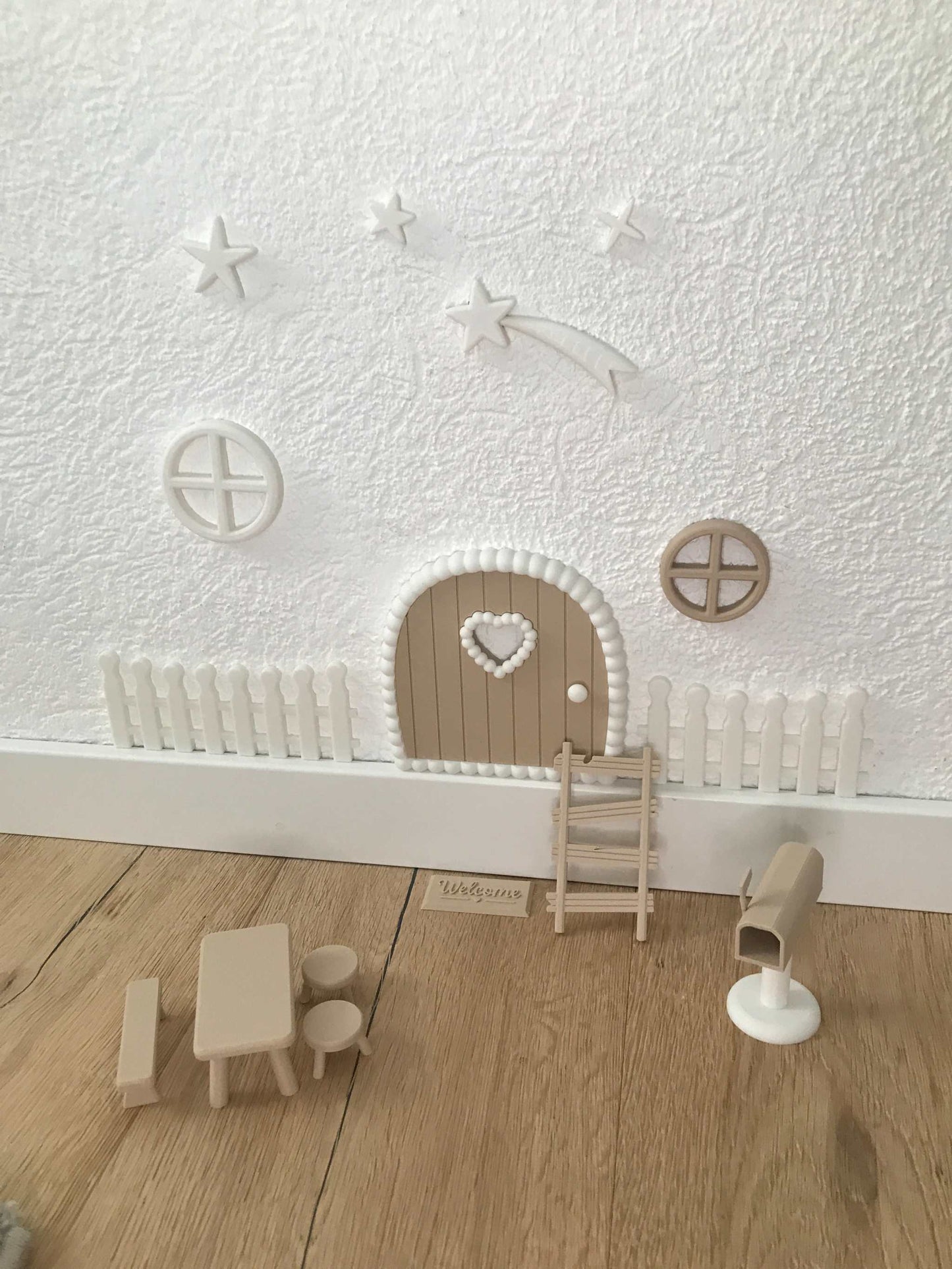 Wichteltür Set aus 3D-Druck mit Tür, Fenstern, Zaun und Miniaturmöbeln für Weihnachtsdeko