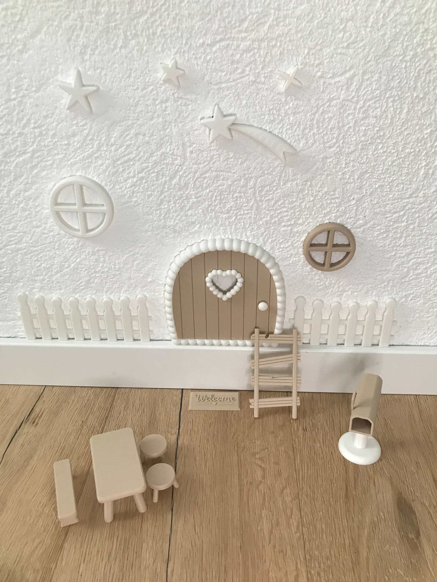Wichteltür Set aus 3D-Druck mit Tür, Fenstern, Zaun und Miniaturmöbeln für Weihnachtsdeko
