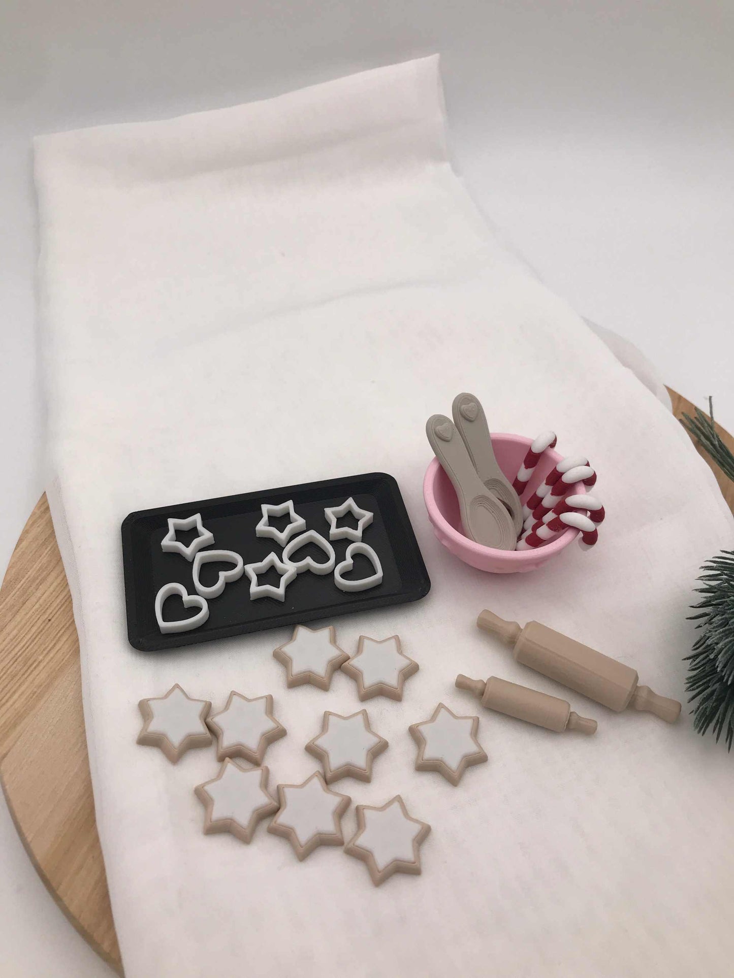 Wichtel Backset Mini mit Ausstechern, Teigrollen und Backzubehör für Weihnachtsdeko