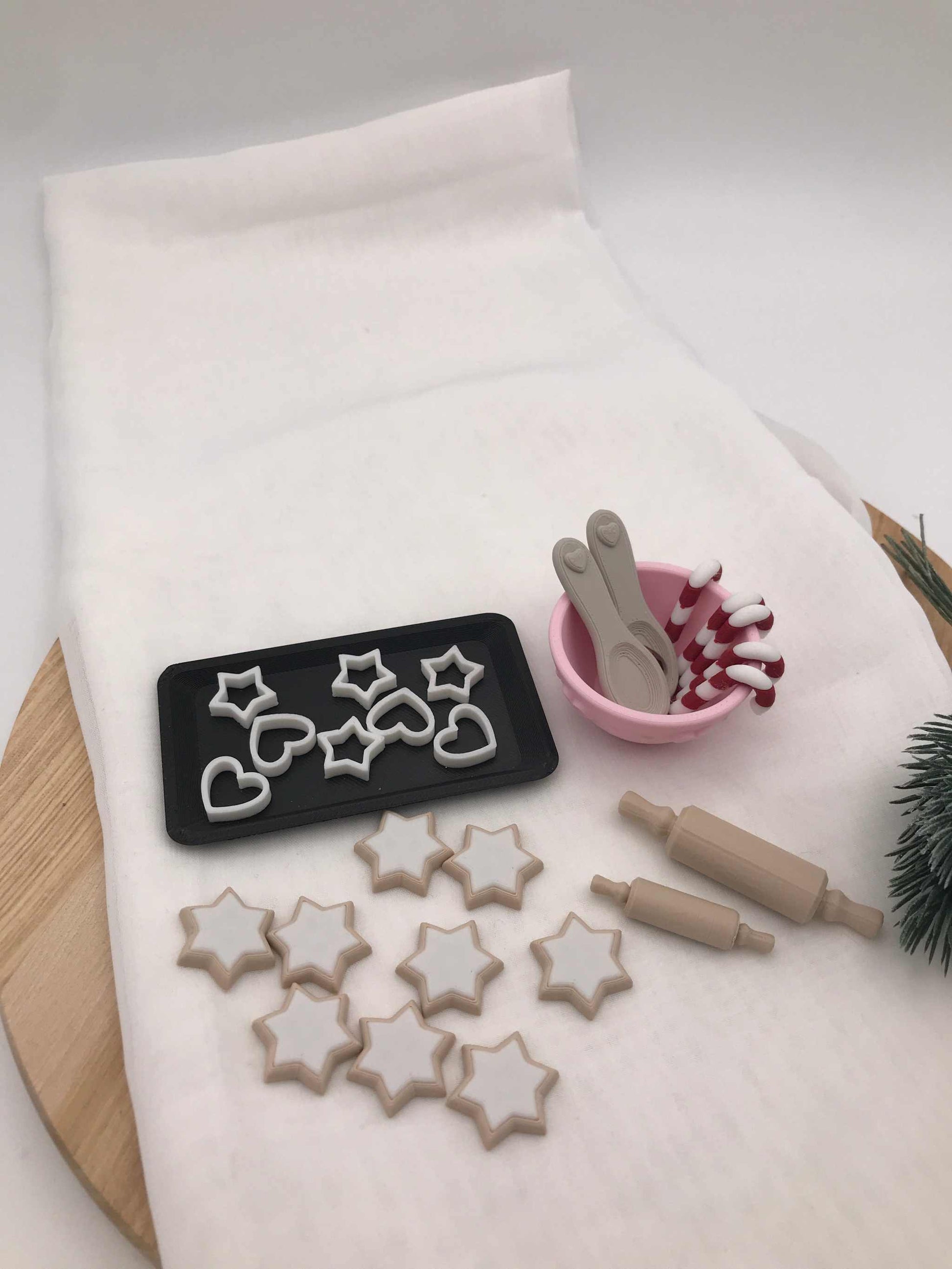 Wichtel Backset Mini mit Ausstechern, Teigrollen und Backzubehör für Weihnachtsdeko