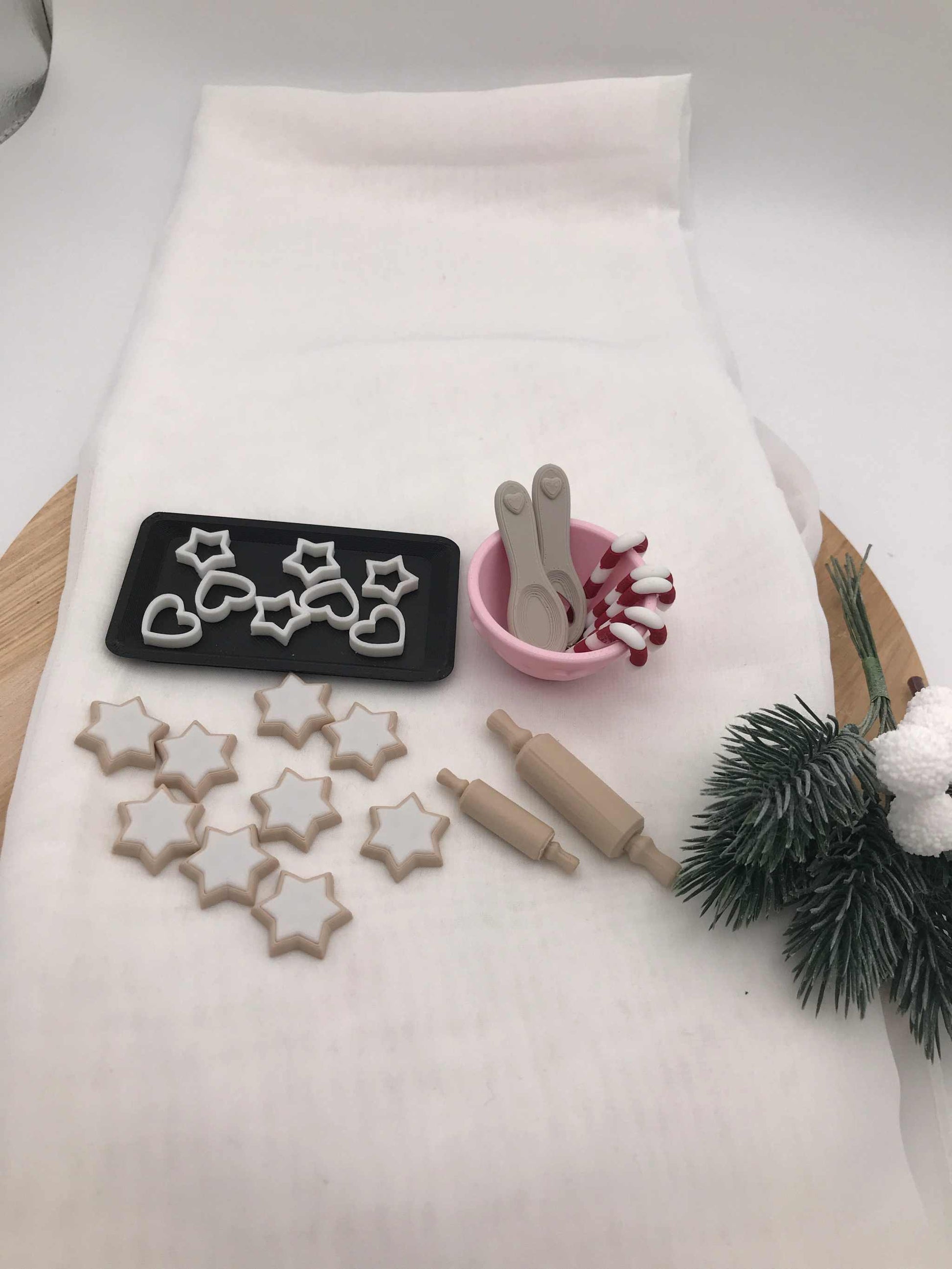 Wichtel Backset Mini mit Ausstechern, Teigrollen und Backzubehör für Weihnachtsdeko