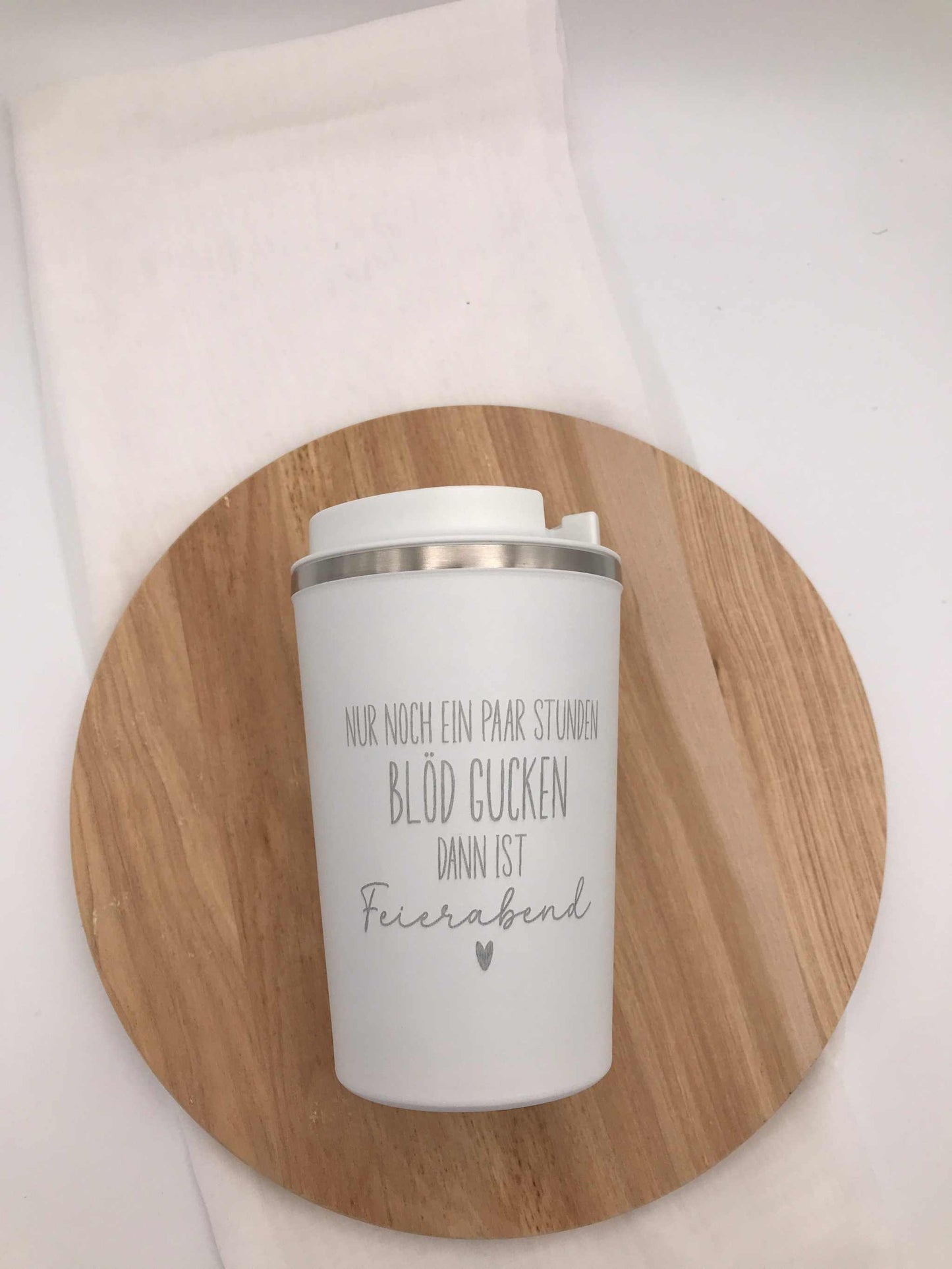 Doppelwandiger Thermobecher aus Edelstahl weiß mit Gravur und auslaufsicherem Deckel, 350 ml Fassungsvermögen