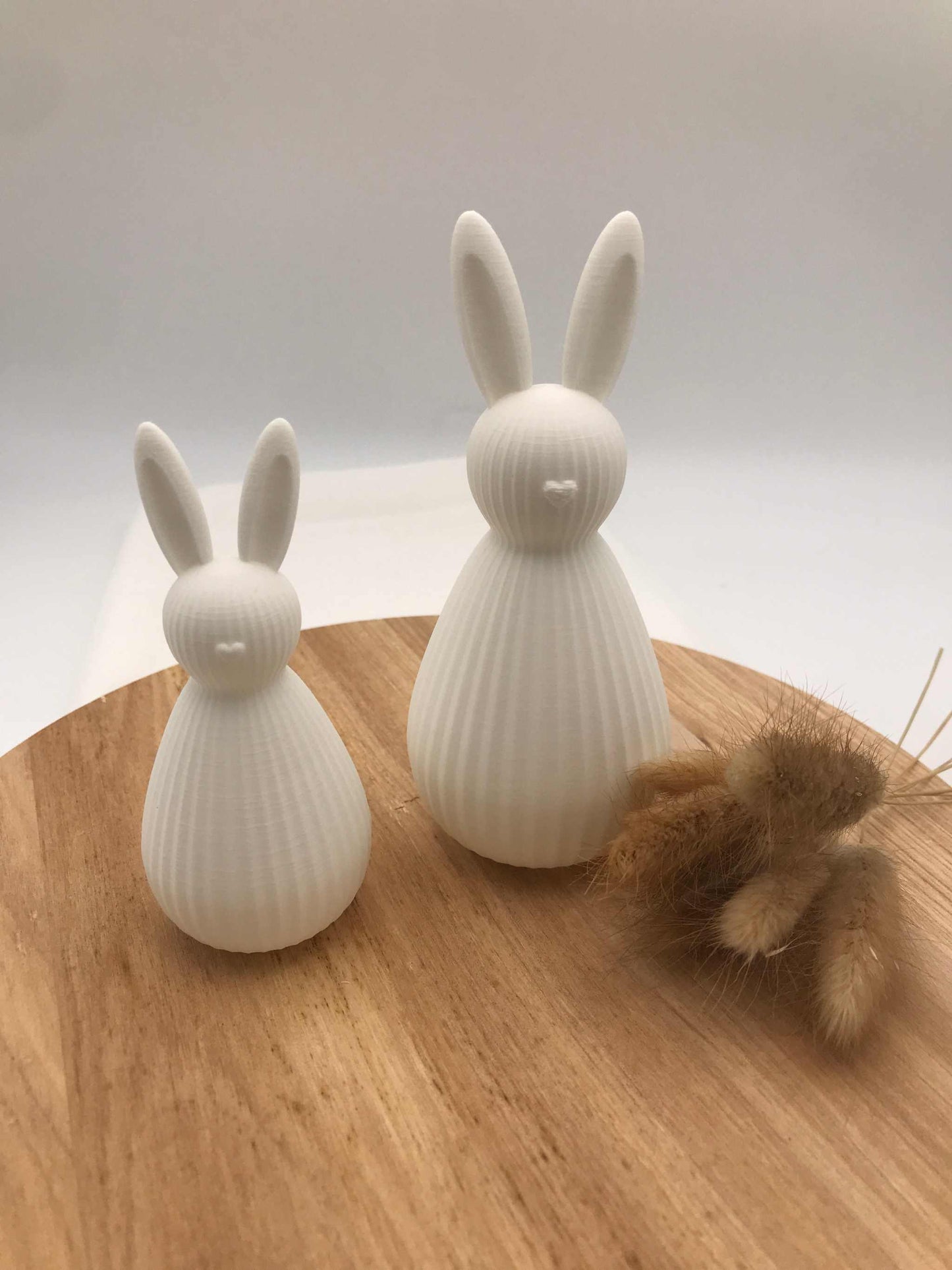 Moderner 3D-gedruckter minimalistischer Osterhase aus weißem PLA für Oster- und Frühlingsdeko