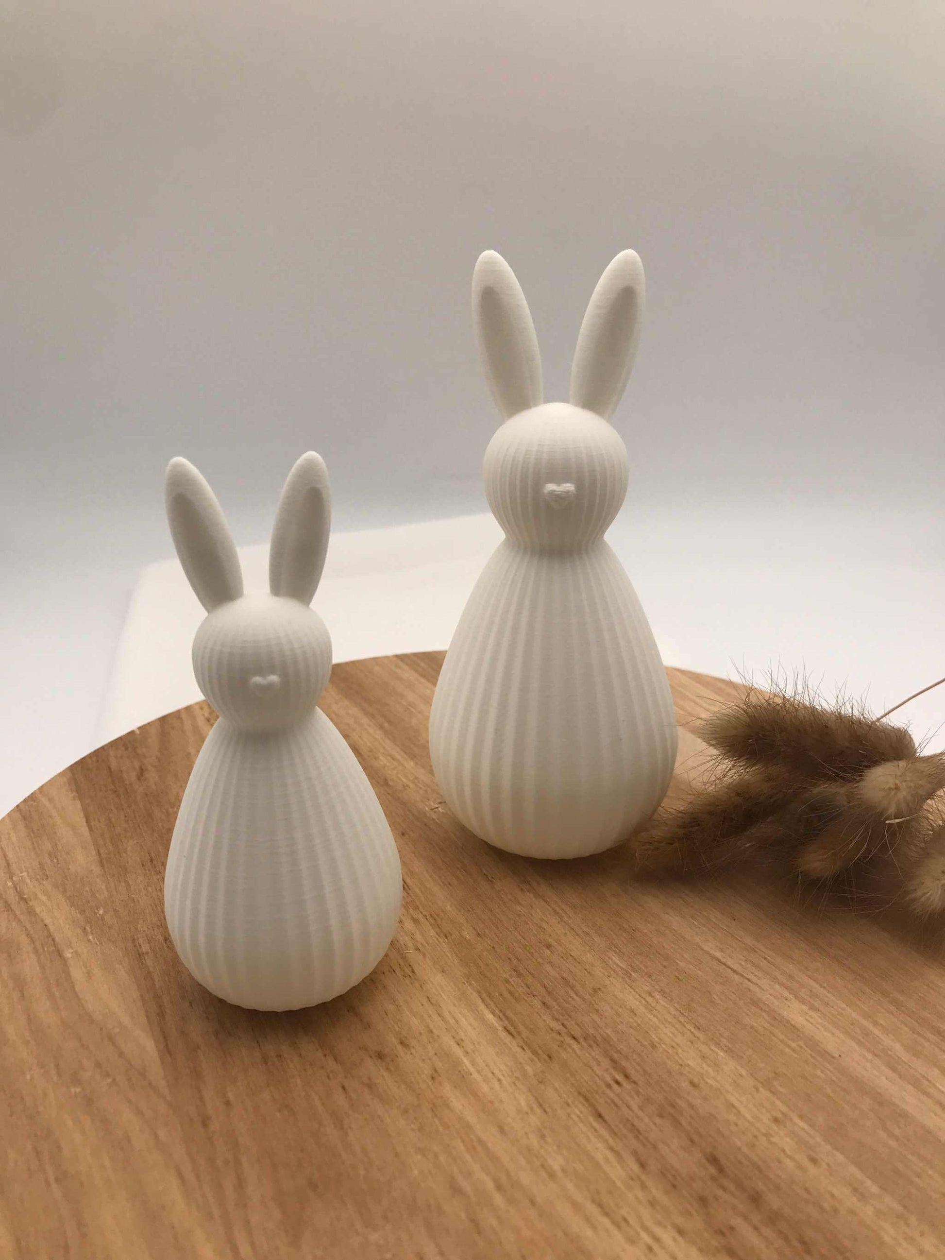 moderner 3D-gedruckter weißer Osterhase aus PLA für minimalistische Frühlingsdeko