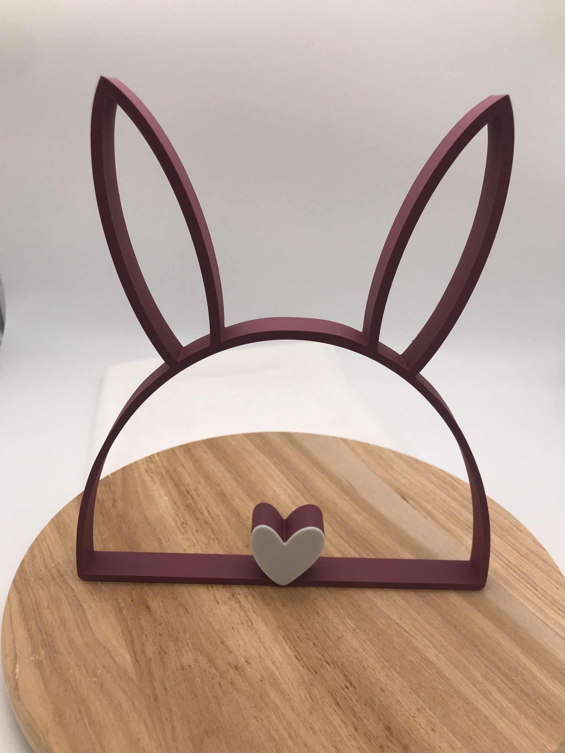 Moderner 3D-gedruckter Hasen aus PLA mit verschiedenen Ohren und Nasen als Oster- und Frühlingsdeko