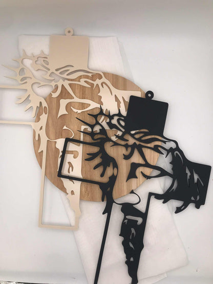 Modernes Kreuz mit Jesu Gesicht aus 4 mm Acryl als christliche Wanddeko