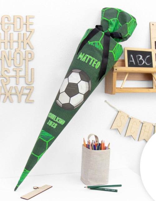 Schultüte Fußball personalisiert mit Inlettkissen