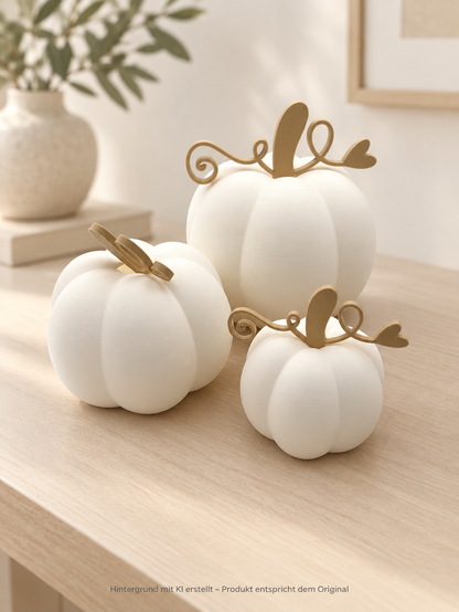 Herbst Dekokürbisse aus weißem PLA in drei Größen mit braunen Stielen und dekorativen Ranken, moderne 3D-Druck-Herbstdeko