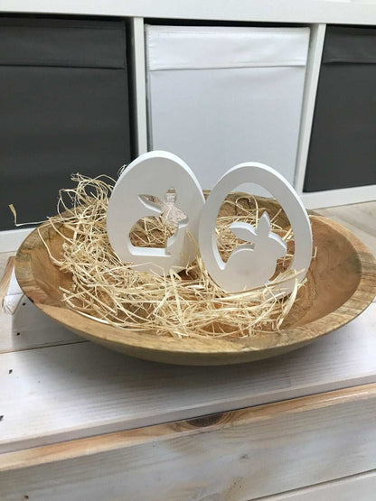 Osterdekoration aus Raysin in Holzschale, Osterhasen-Design.